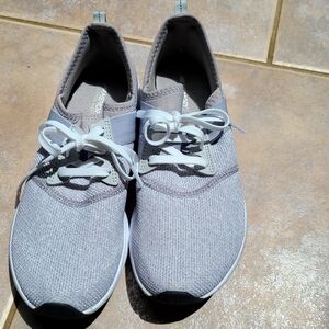New Balance size 8.5 light gray